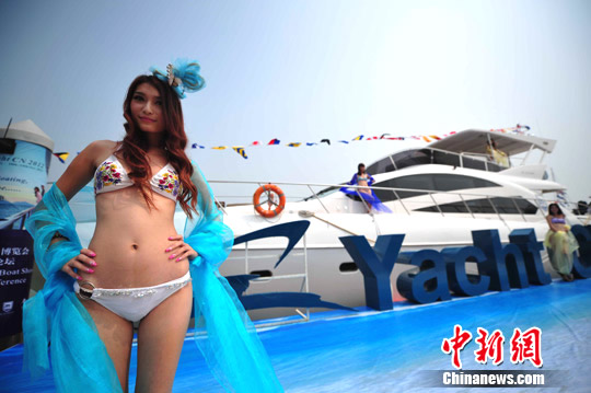 组图：名模云集广州首个国际游艇博览会